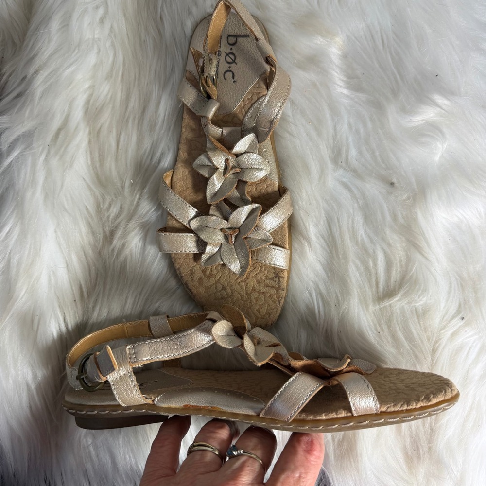 B.O.C.‎ Born Concept Metallic Gold Leather Floral Applique Sandals BC21454 7 38